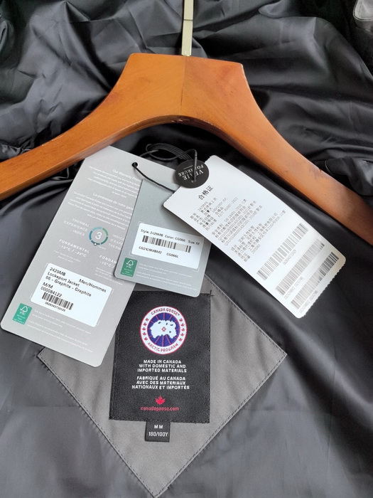 Can*a Go*e jacket-001