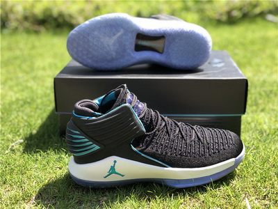 AJ 32 Bordroom CEO