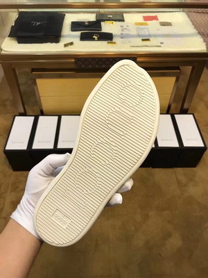 G*u*i slippers(aaa)-271