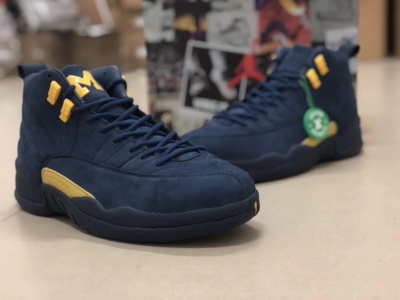 Air Jordan 12 Michigan