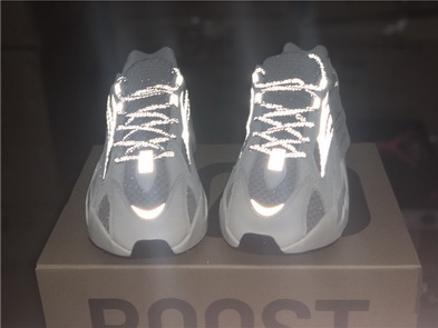 authentic ad*s Y**zy 700 boost white-003