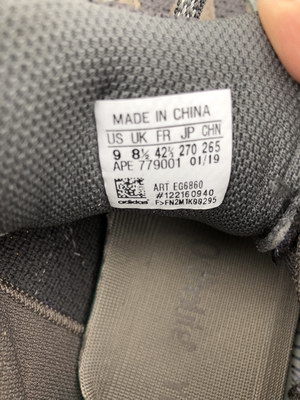 authentic ad*s Y**zy 700 v2 static black-005