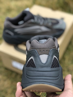 authentic ad*s Y**zy 700 v2 static black-005