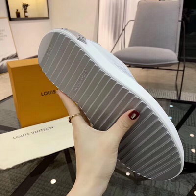 LV Shoes(AAA)-590