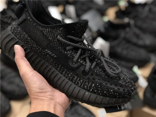 ad*s Y**zy 350 v2 boost static reflevtive black