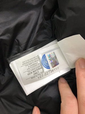 Can*a Go*e coat-37-141