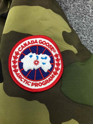 Can*a Go*e coat-37-142