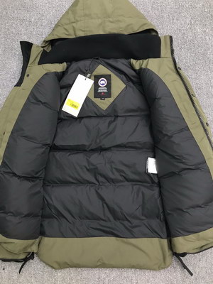 Can*a Go*e coat-37-140