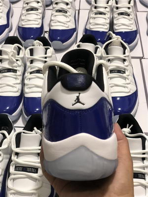 Air Jordan 11 Low  “Concord”