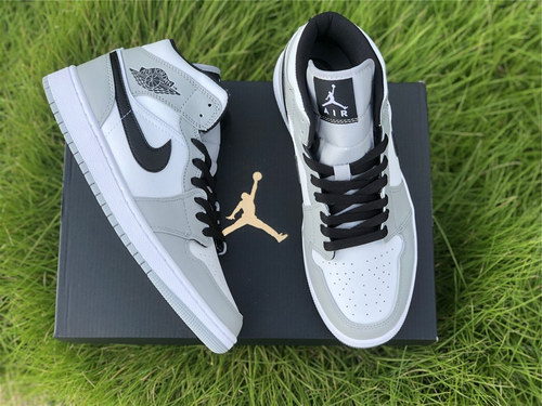 Air Jordan 1 Mid “Light Smoke Grey”