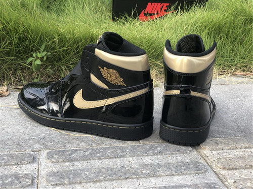 Air Jordan 1 High OG “Black/Metallic Gold”