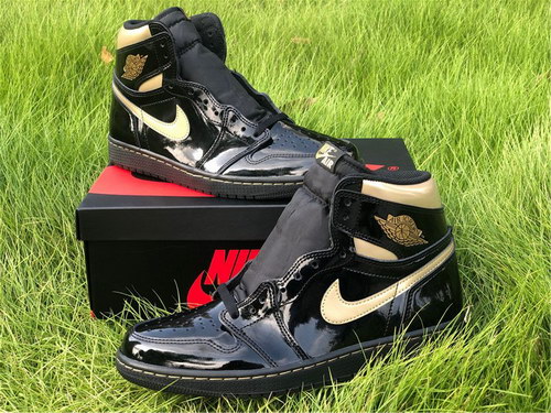 Air Jordan 1 High OG “Black/Metallic Gold”