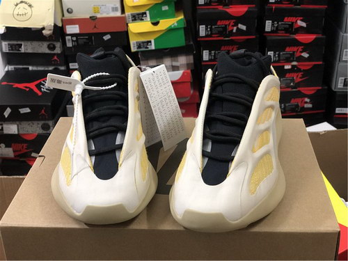 authentic Y**zy 700 boost v3 srphym