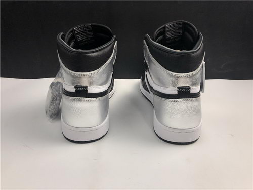 Air Jordan 1 High OG “Silver Toe”