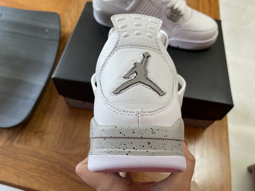 Air Jordan 4 “White Oreo”