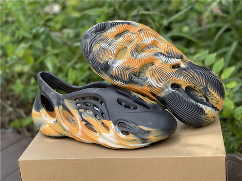 ad*s Y**zy foam runner-009