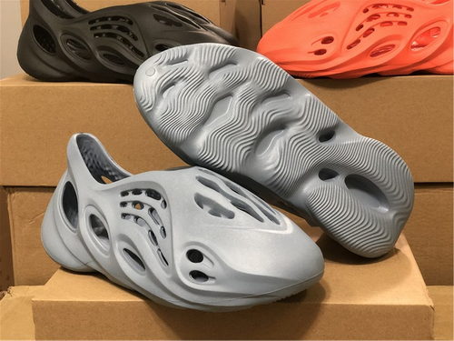 ad*s Y**zy foam runner-003