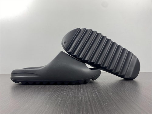 ad*s Y**zy slide bone-010