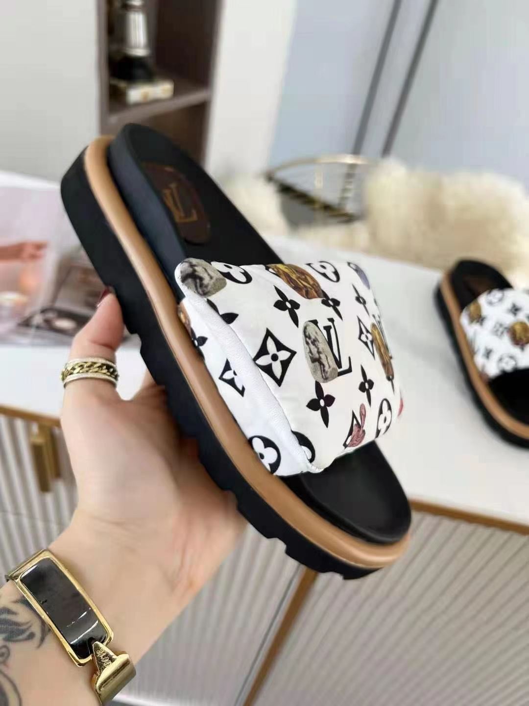 LV Slippers Women(AAA)-012