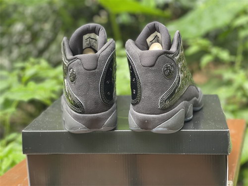 Air Jordan 13“Cap and Gown”