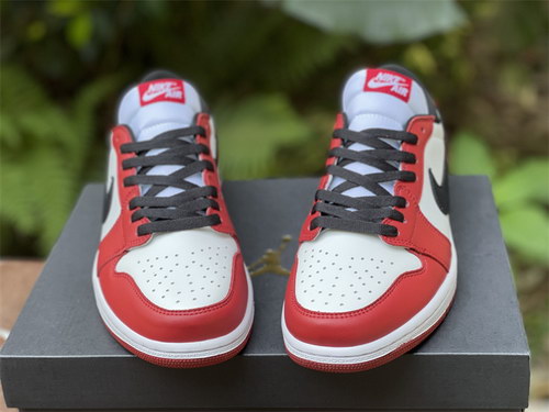 Air Jordan 1 Low OG “Chicago”