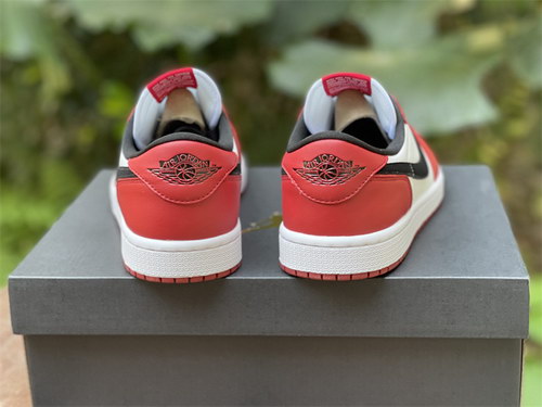 Air Jordan 1 Low OG “Chicago”