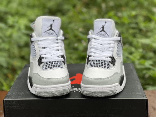 Air Jordan 4 “White Cement” New