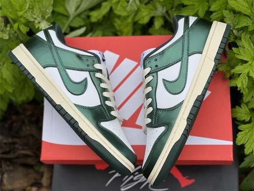 Nike Dunk Low “Vintage Green”