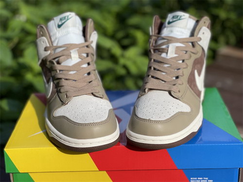 Nike Dunk High “Light Chocolate”