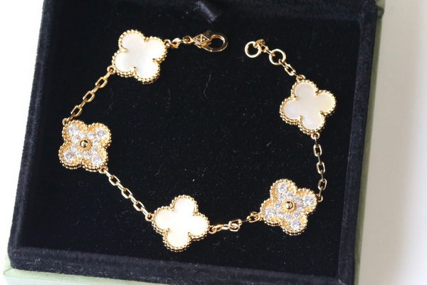 V*n Cl**f & Ar**ls bracelet(19cm)-008