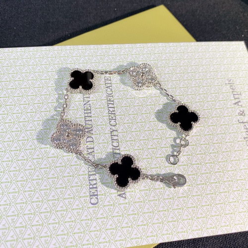 V*n Cl**f & Ar**ls bracelet(19cm)-004