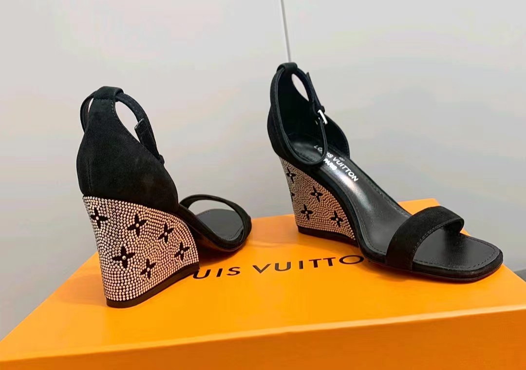 LV Shoes AAA(Women)-104