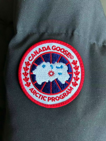 Can*a Go*e coat (black)-221