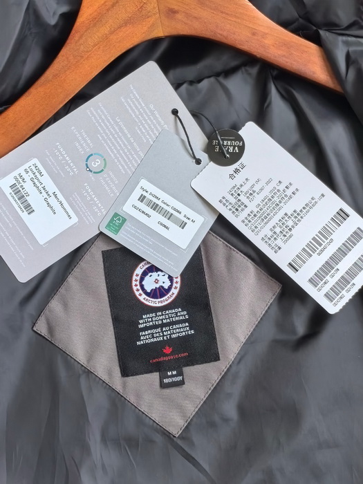 Can*a Go*e jacket-005