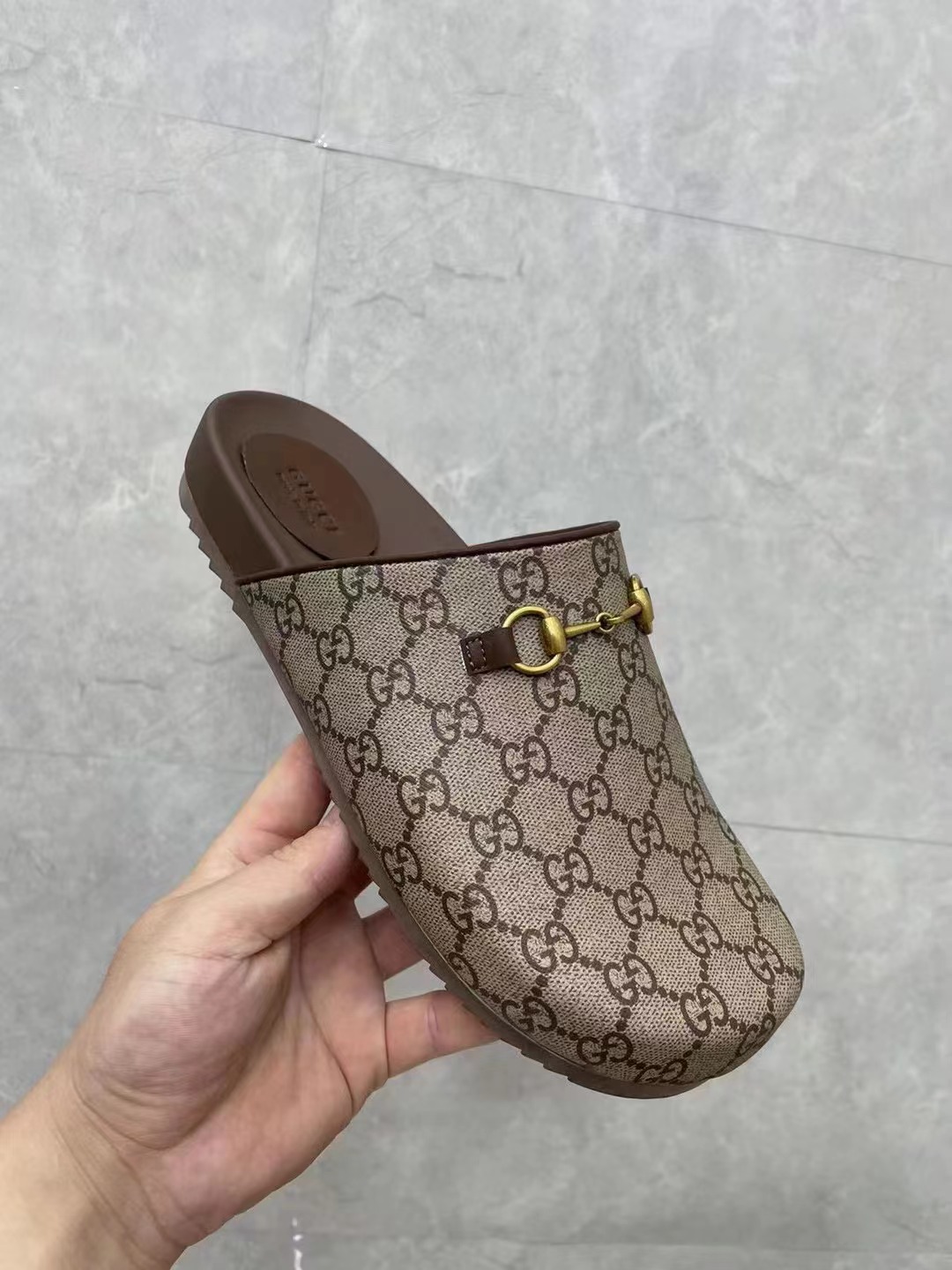 G*u*i slippers(aaa)-461