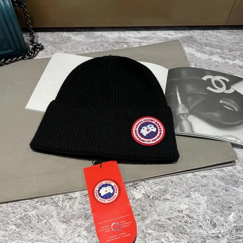 Can*a Go*e beanies-024