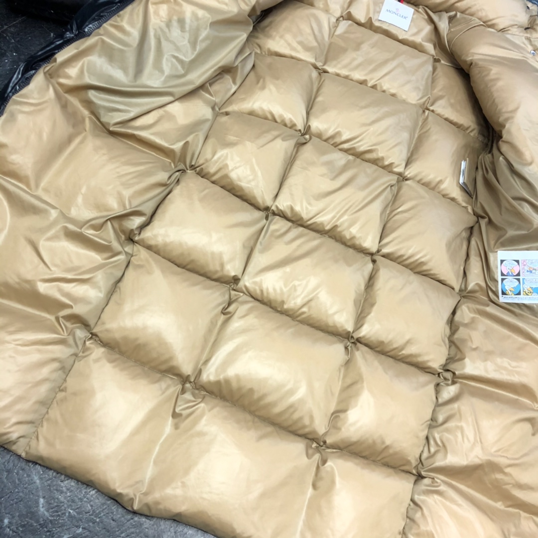 Moncler Coat(Women)-090