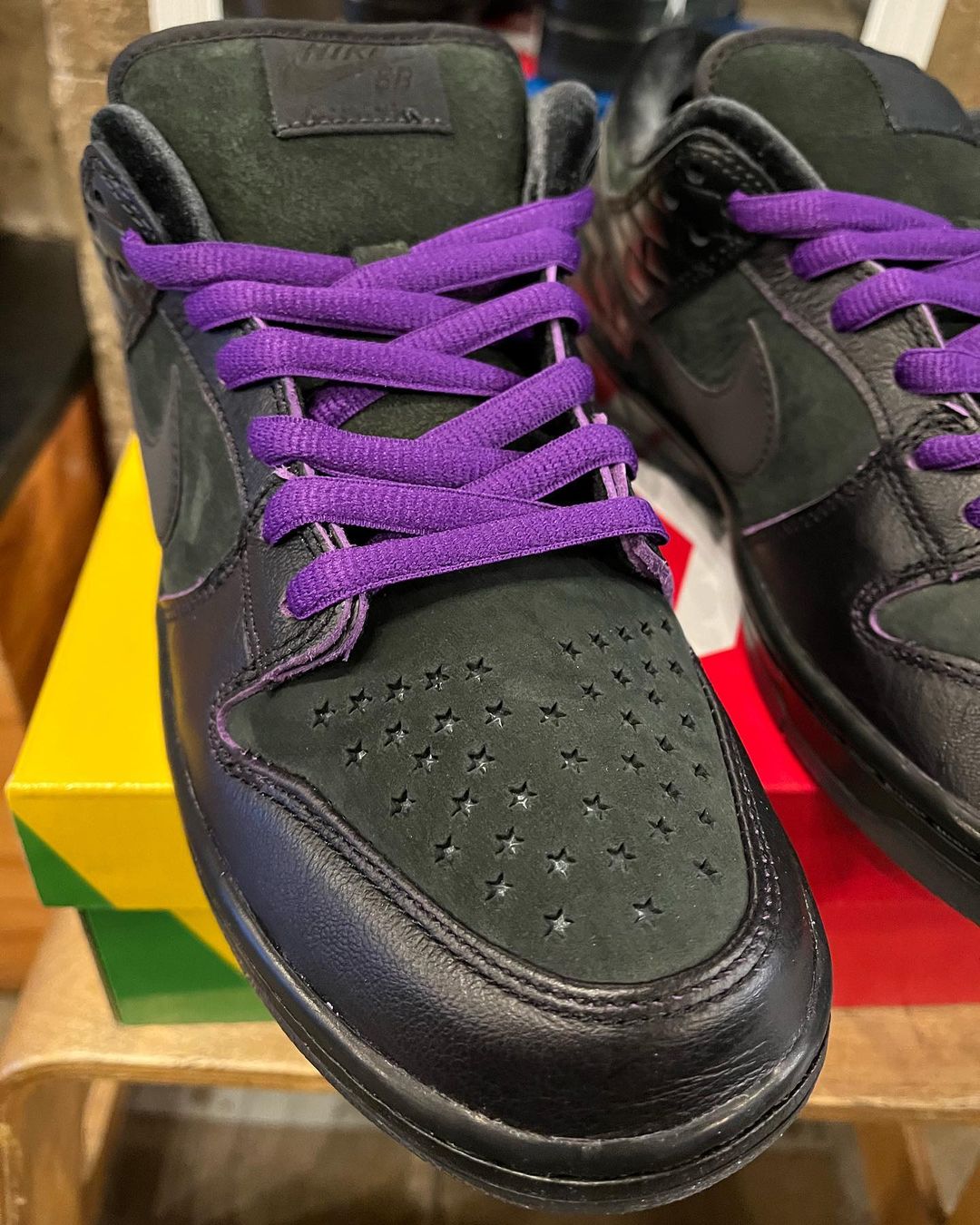 Familia x Nike SB Dunk Low First Avenue