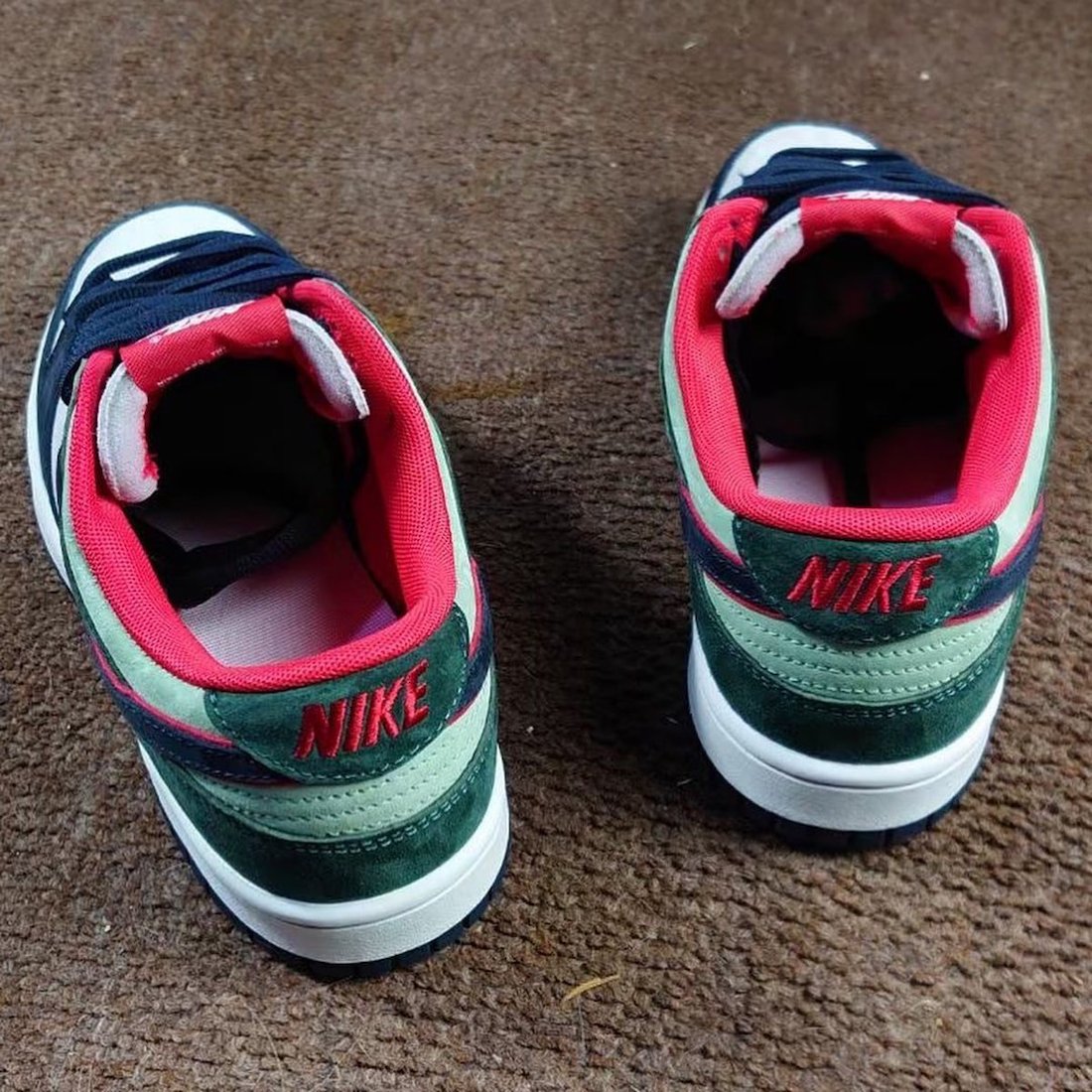 Nike Dunk Low Appears
