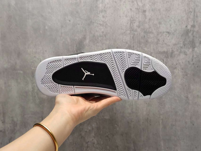 Air Jordan 4 Retro-040