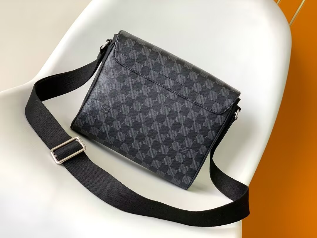 LV Handbags AAAA(Men)-151