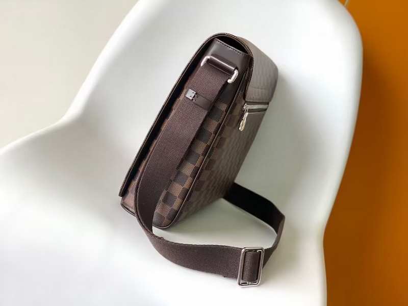 LV Handbags AAAA(Men)-152