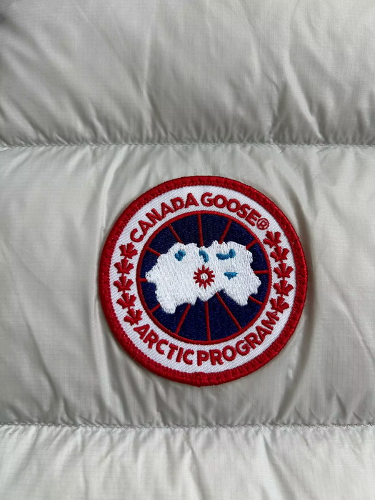 Can*a Go*e vest coat-011