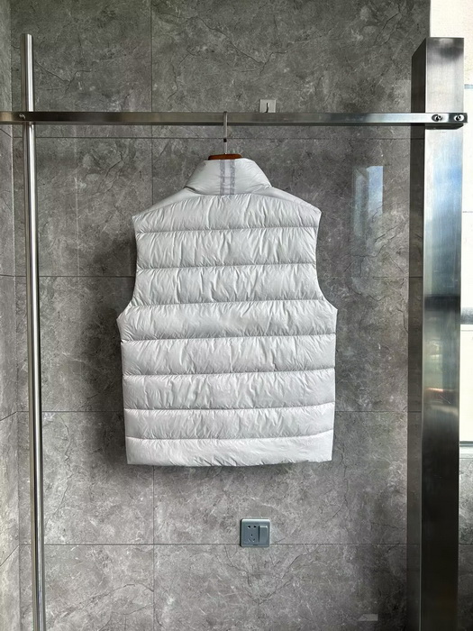 Can*a Go*e vest coat-012