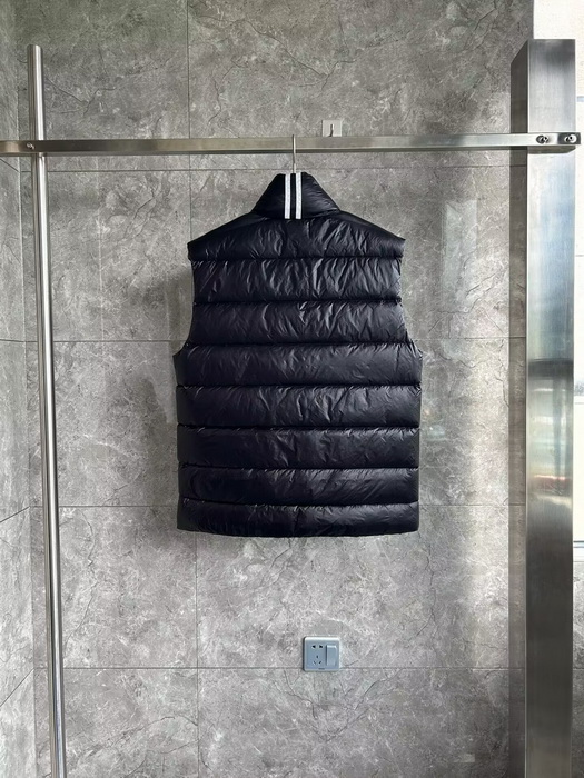 Can*a Go*e vest coat-013