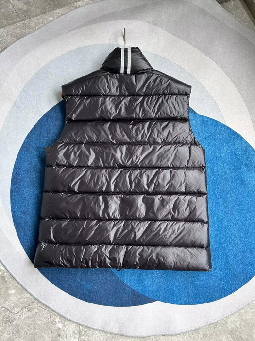 Can*a Go*e vest coat-013