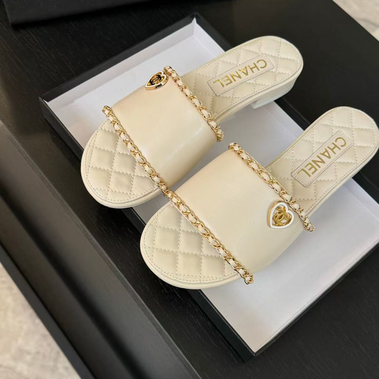 Ch*el slippers women(aaa)-020