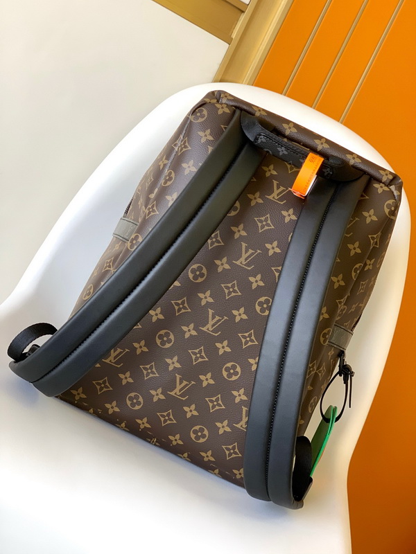LV Backpack(AAA)-082