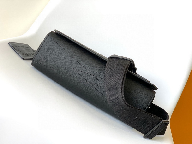 LV Handbags AAA(Men)-255