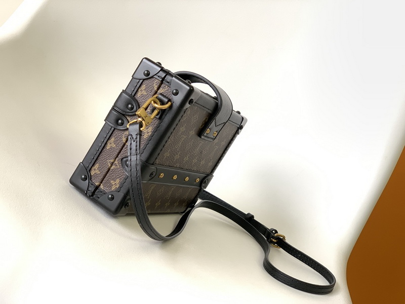 LV Handbags AAA(Women)-676